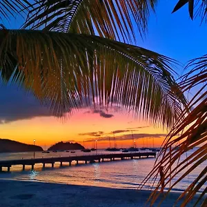 https://studio-3-ilets-pieds-dans-l-eau-et-piscine.comcaribbean.com